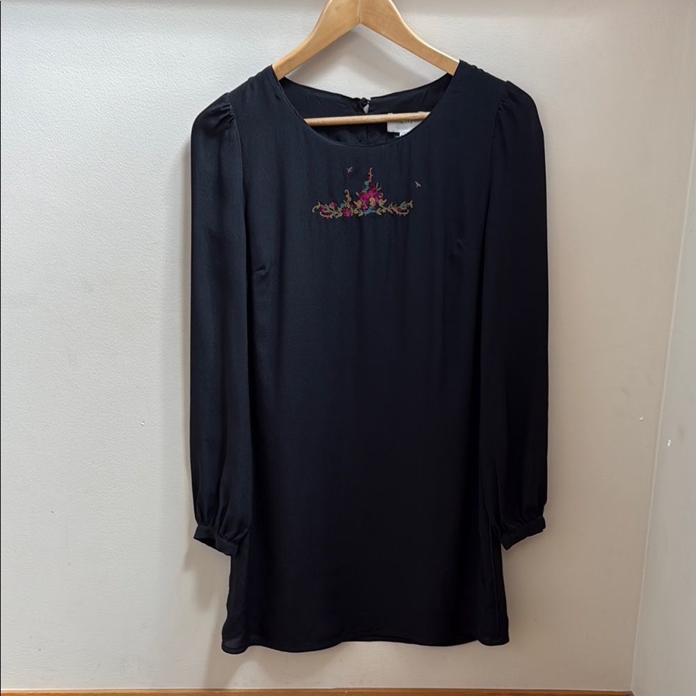 Harlyn NWT Black Silk Shift Dress Long Sleeve Embroidery Button Back S